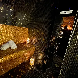Les Bains D'aphrodite, Hammam & Auriol