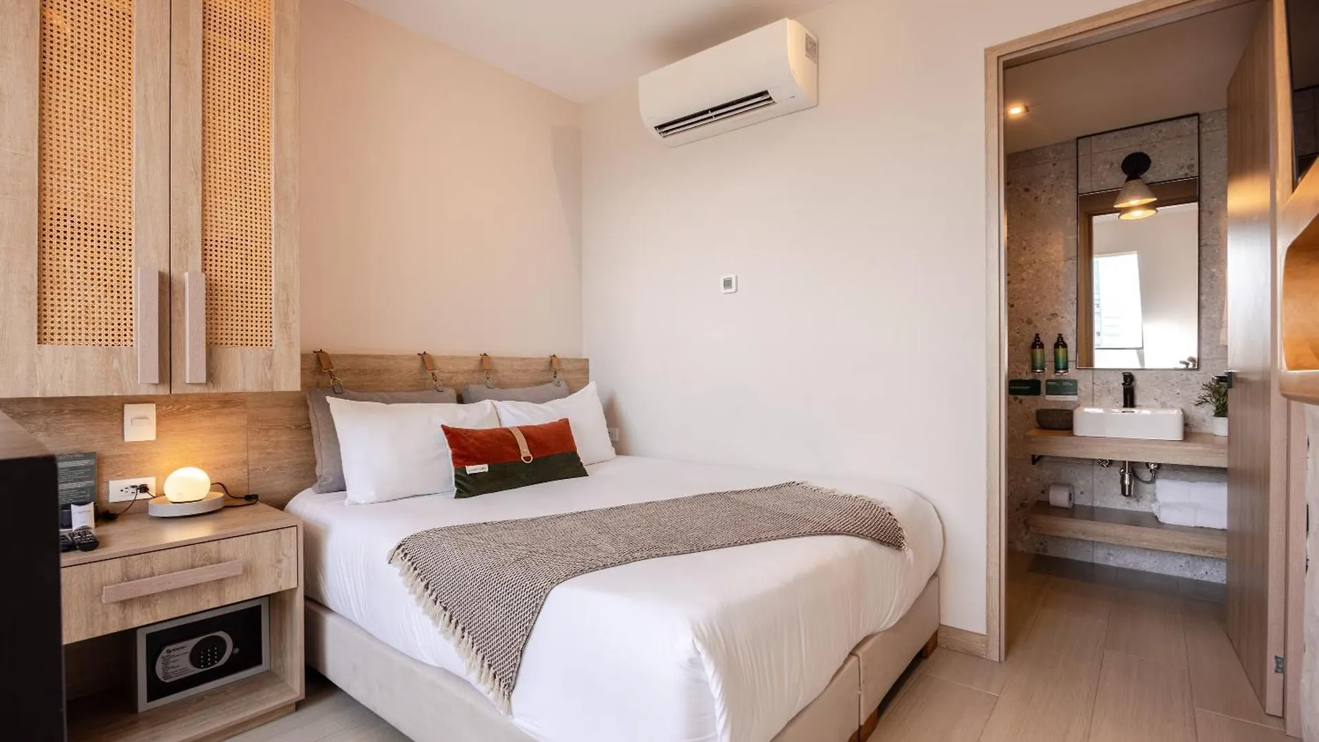 מדיין Landmark Hotel