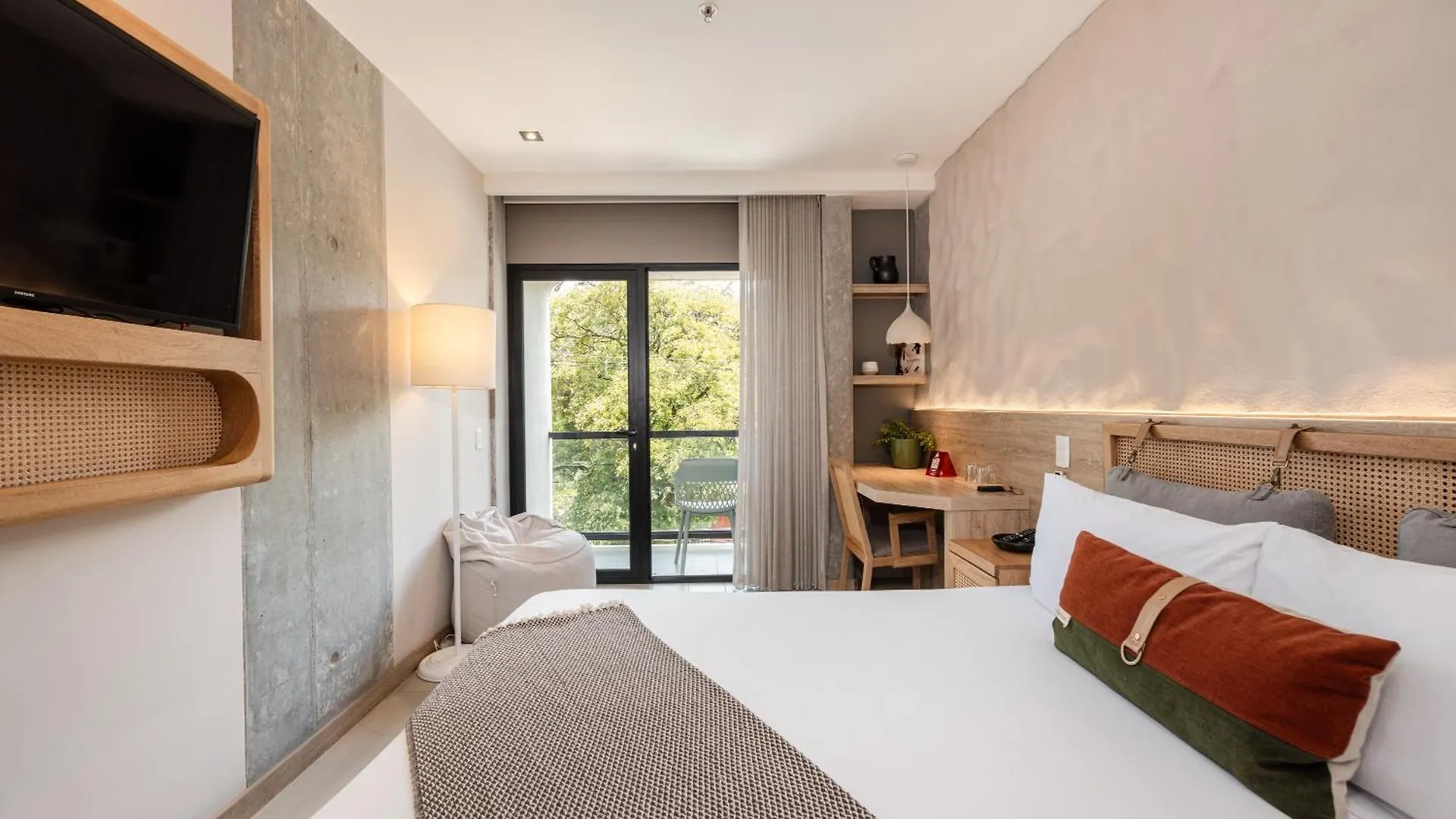 Landmark Hotel 麦德林